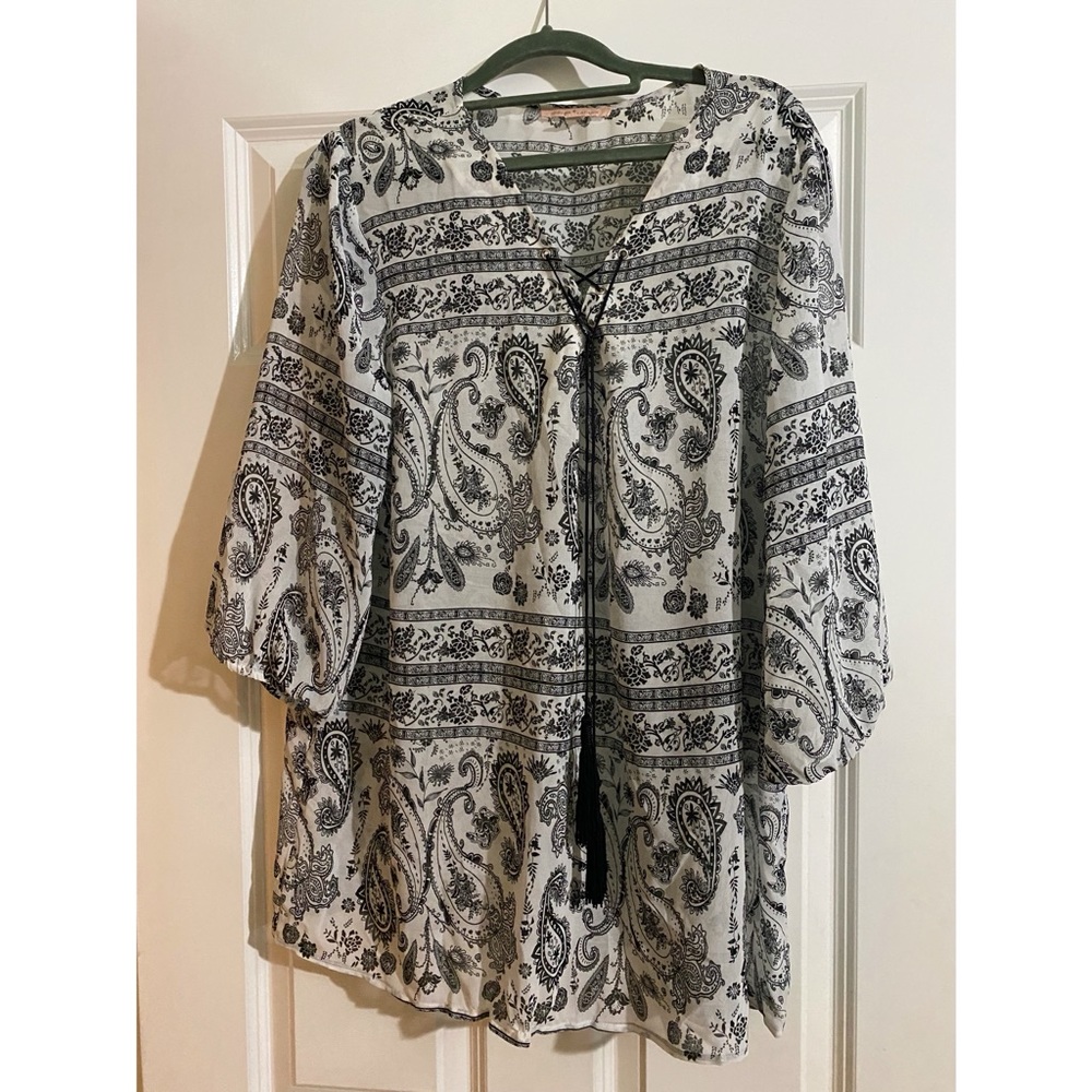 Gibson Latimer, black and white, paisley print blouse